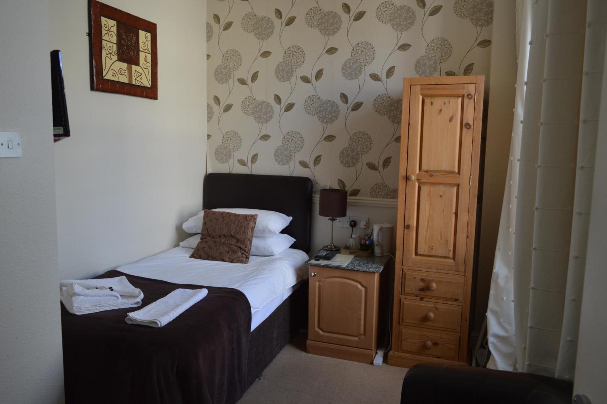 The Sheldon B&B - Free Private Parking Істборн Екстер'єр фото