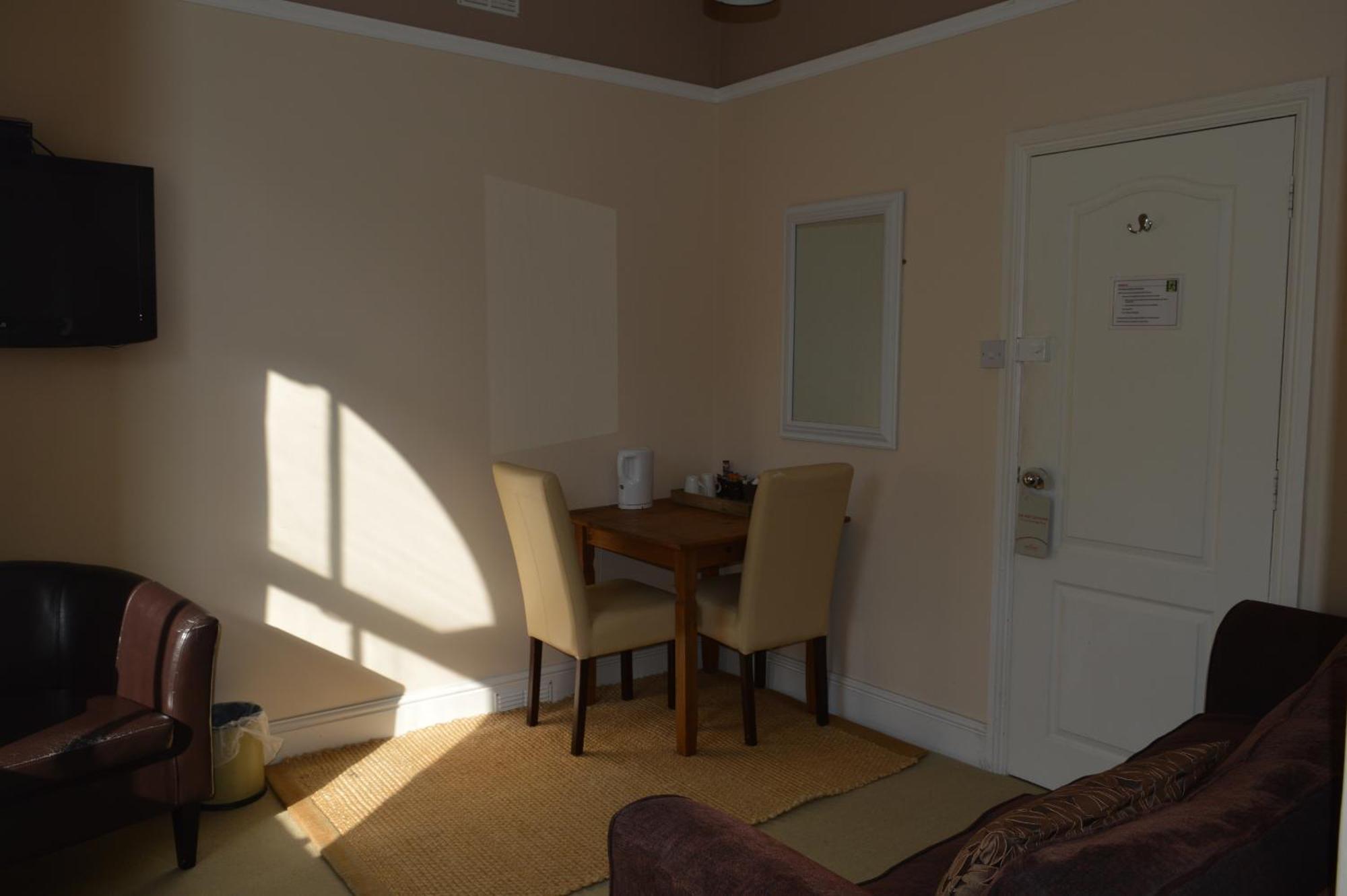 The Sheldon B&B - Free Private Parking Істборн Екстер'єр фото