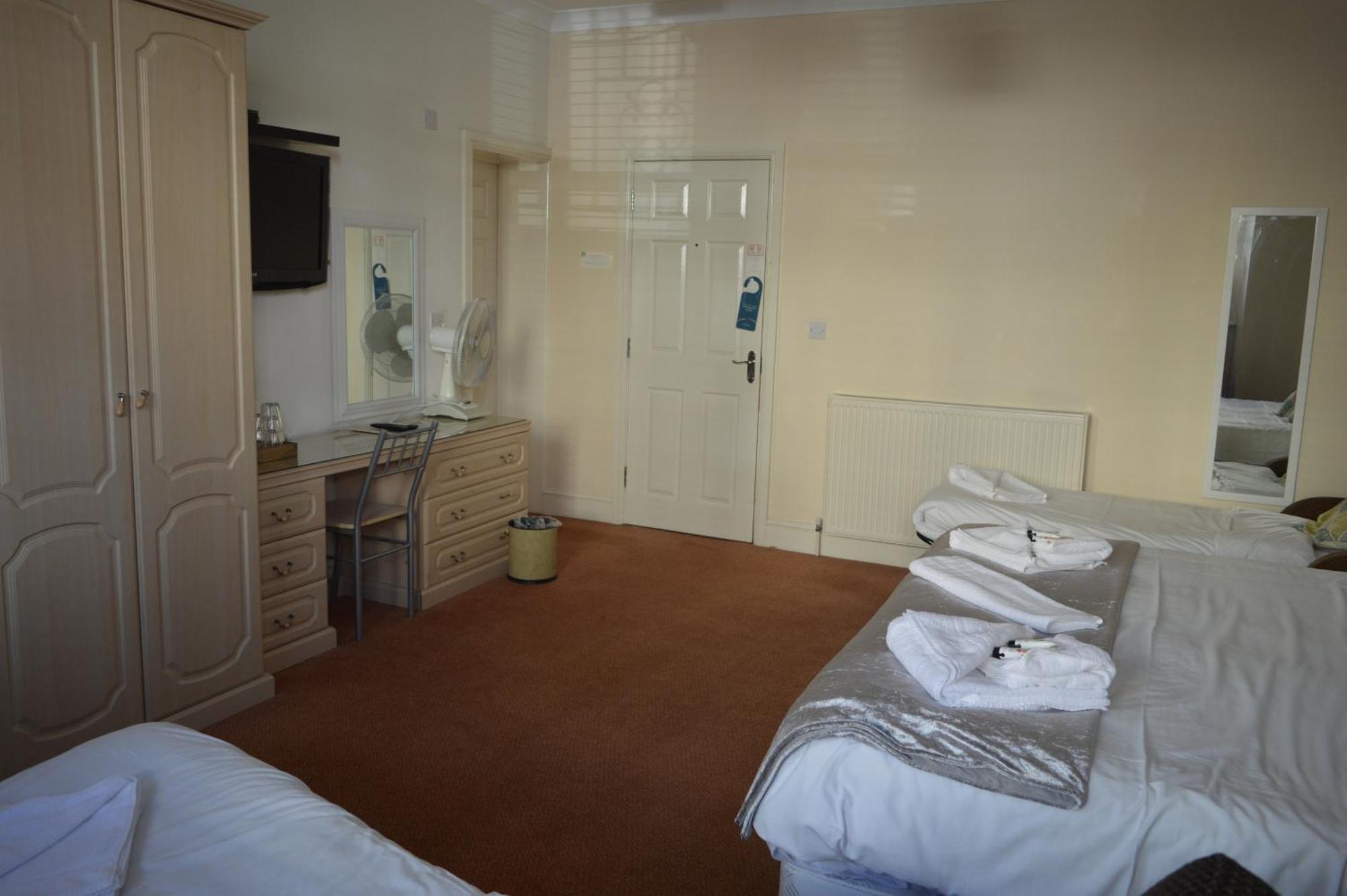 The Sheldon B&B - Free Private Parking Істборн Номер фото