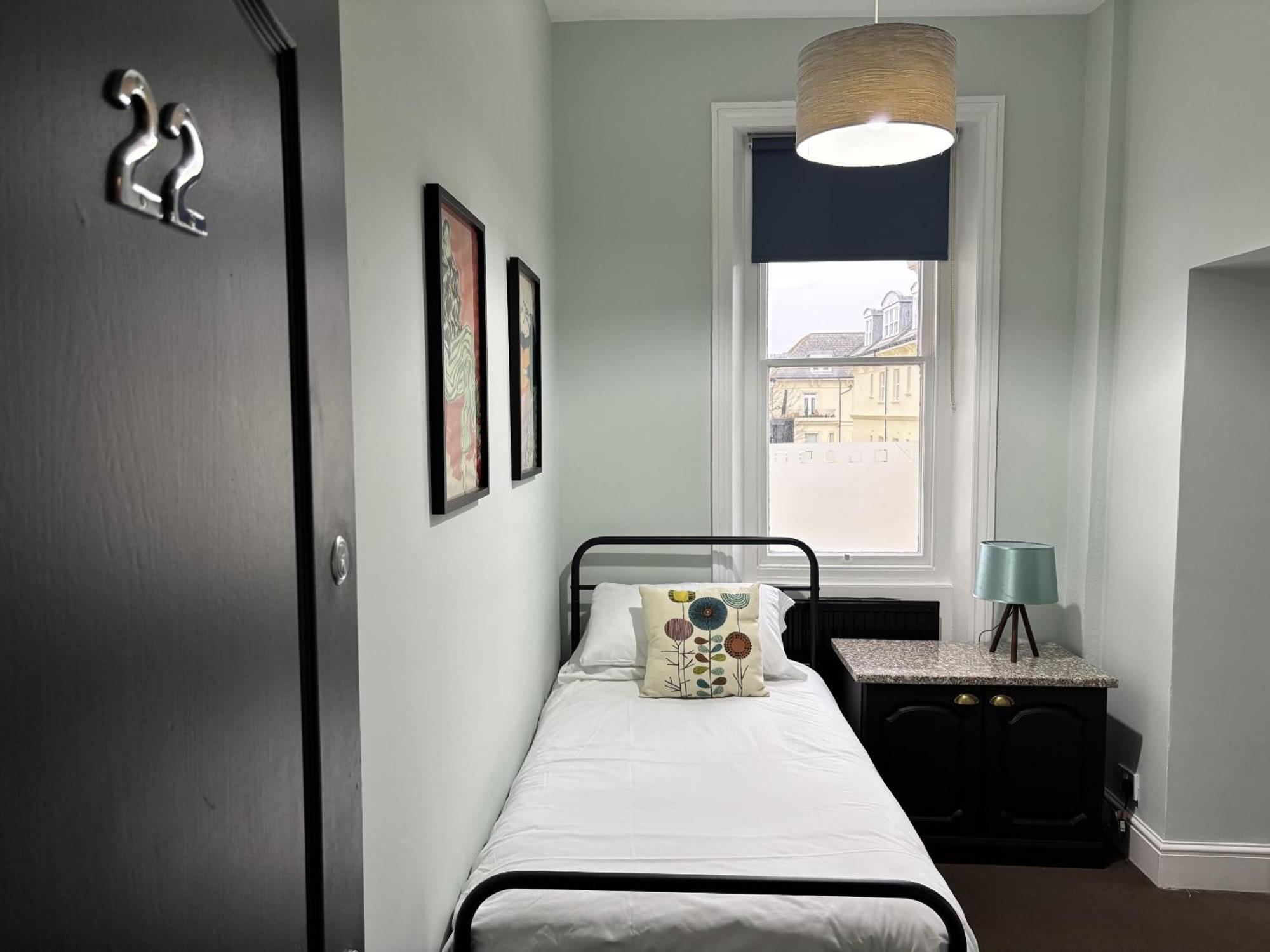 The Sheldon B&B - Free Private Parking Істборн Екстер'єр фото